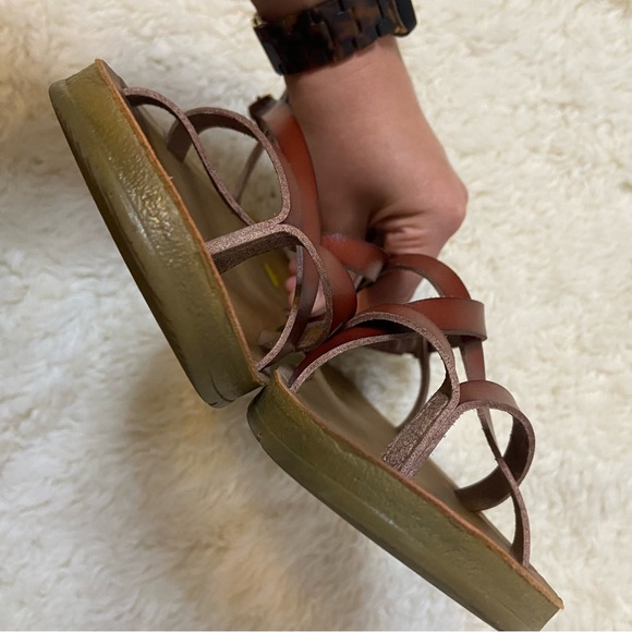 Aloha Island Cognac Strappy Flat Sandals Size 11 - Picture 4 of 5